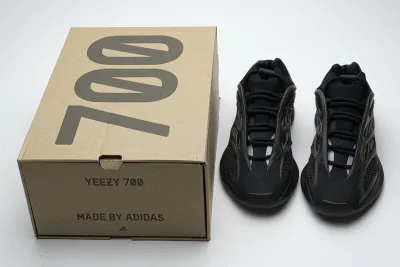 Adidas Yeezy 700 V3 Clay Brown Reps Sneaker GY0189  01