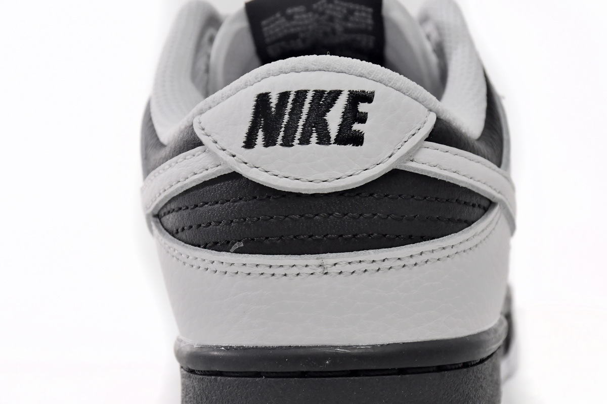 Reverse dunk Panda Dunks