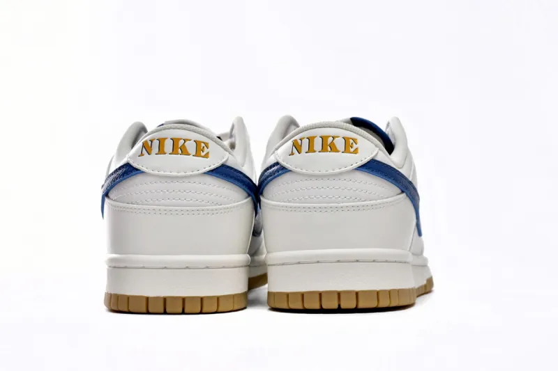 Dunks Low royal gum
