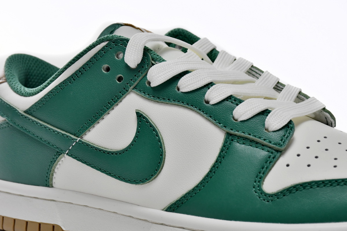 Malachite University Gold dunk low