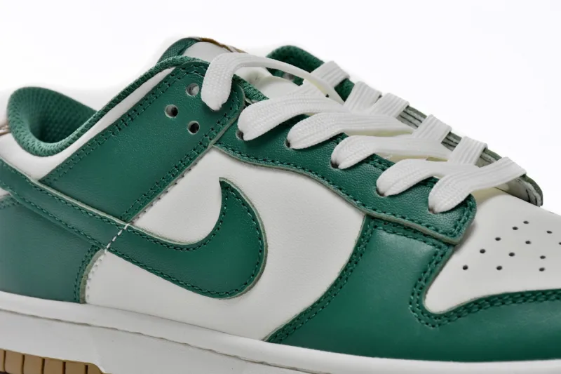 Malachite University Gold dunk low