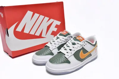 Nike Dunk Low SE NY vs. NY Reps Sneaker DN2489-300 02