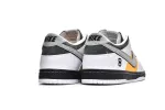 Dunks low kobe