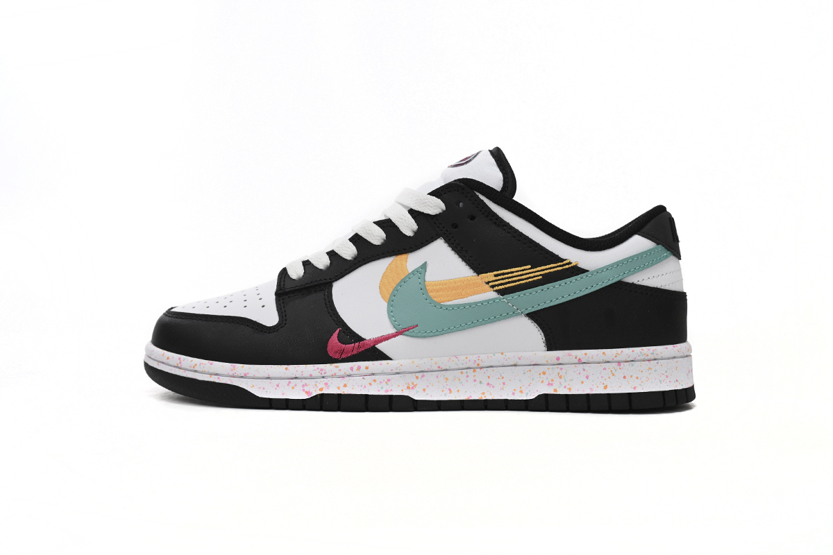 dunk low Multiple Swoosh
