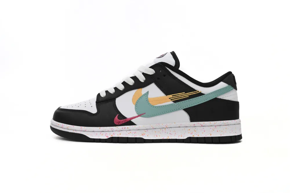 dunk low Multiple Swoosh