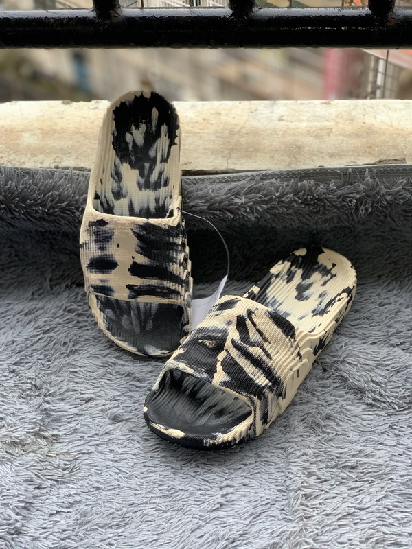 Adidas slides fake