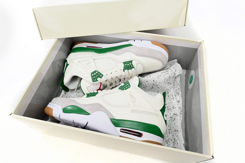 SB Jordan 4