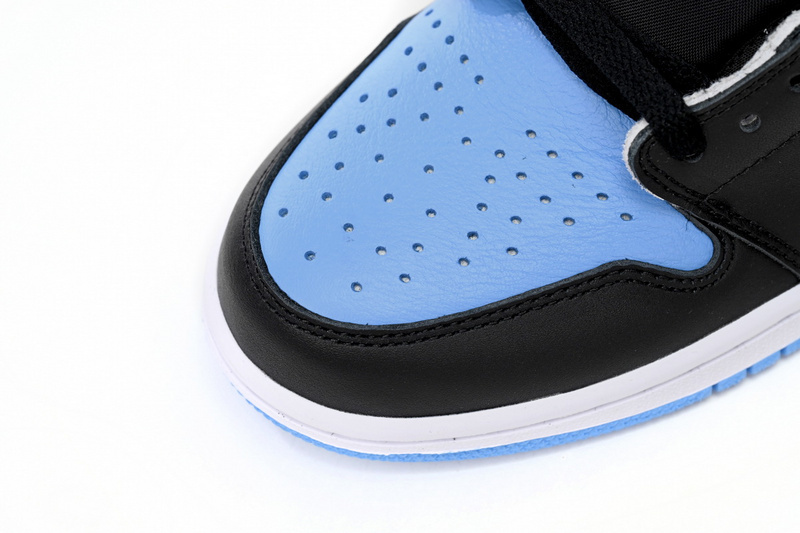 UNC Toe Jordan 1