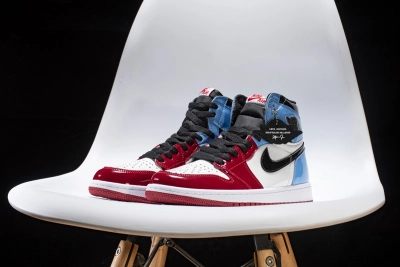 Air Jordan 1 Retro High Fearless UNC Chicago Reps Sneaker CK5666-100  02