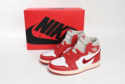 Air Jordan 1 Varsity Red Reps Sneaker DJ4891-061 02