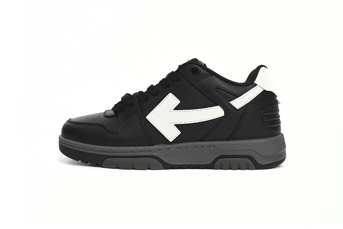 Off White Out Of Black Skin And White Tail