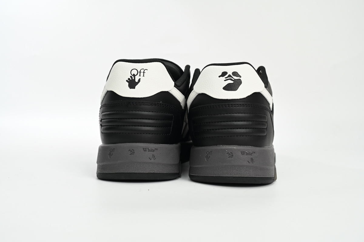 Off White Out Of Black Skin And White Tail