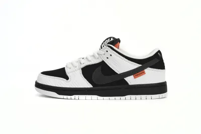 Rsnow TIGHTBOOTH x Dunk Low SB FD2629-100 01
