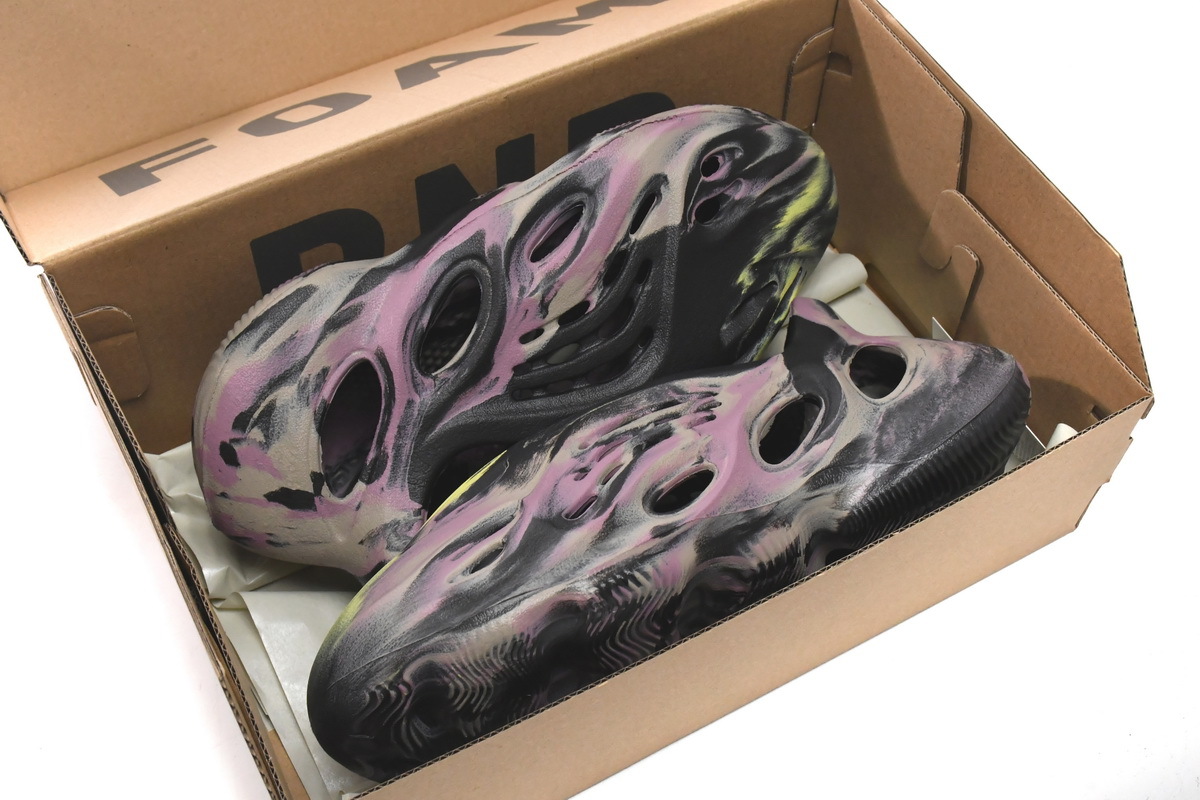 Yeezy Foam Runner MX Carbon IG9562