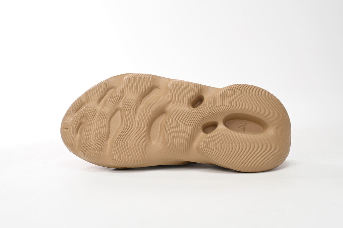 Yeezy Foam Runner Clay Taupe GV6842