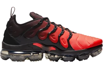 Nike Air VaporMax Plus Darth Maul Reps Sneaker  DZ4857-001 02