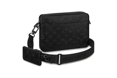 Louis Vuitton LV Duo Messenger Black RSNOW 01