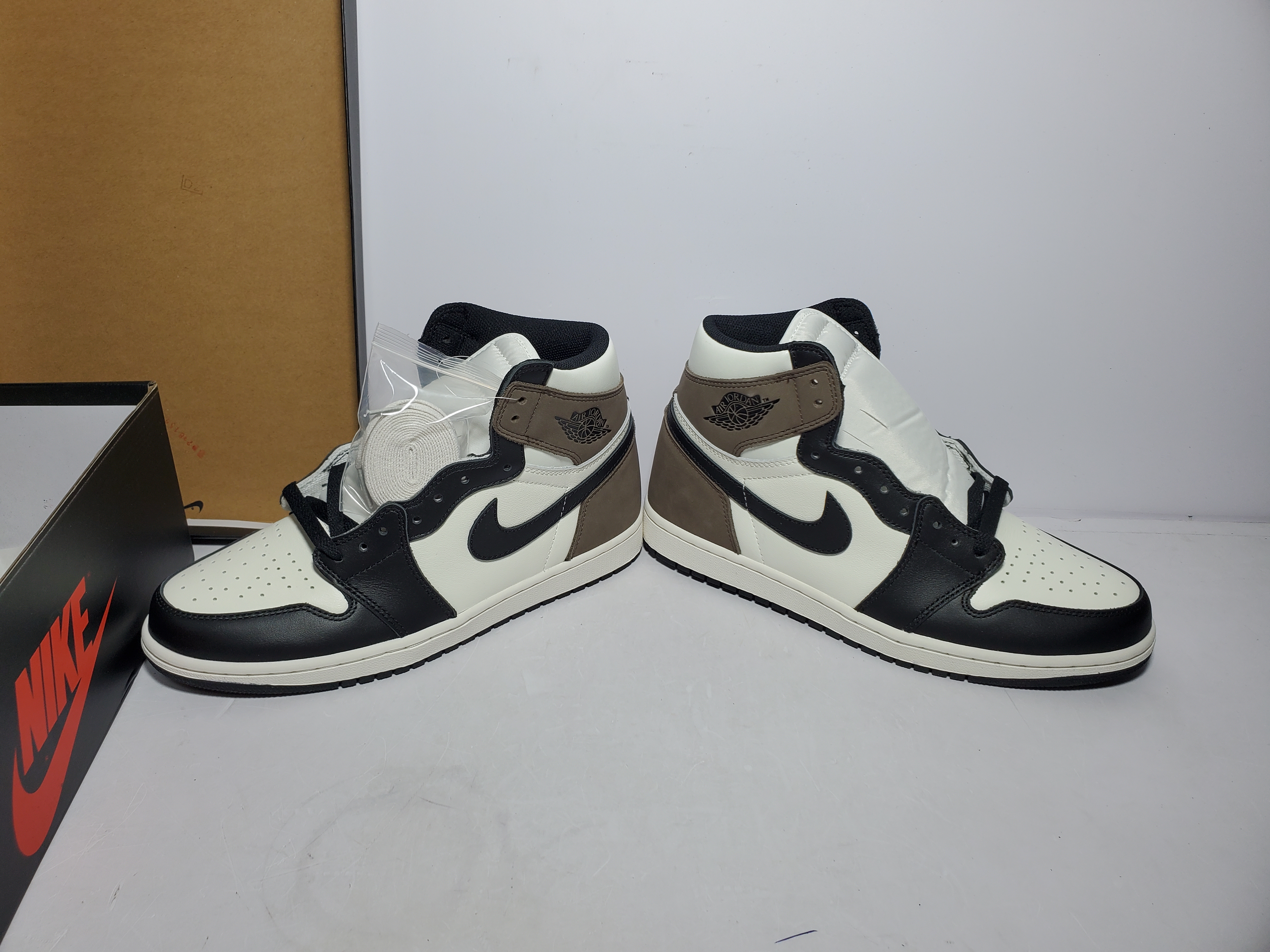 Nike Air Jordan 1 Retro High OG Dark Mocha Reps Sneaker 555088-105