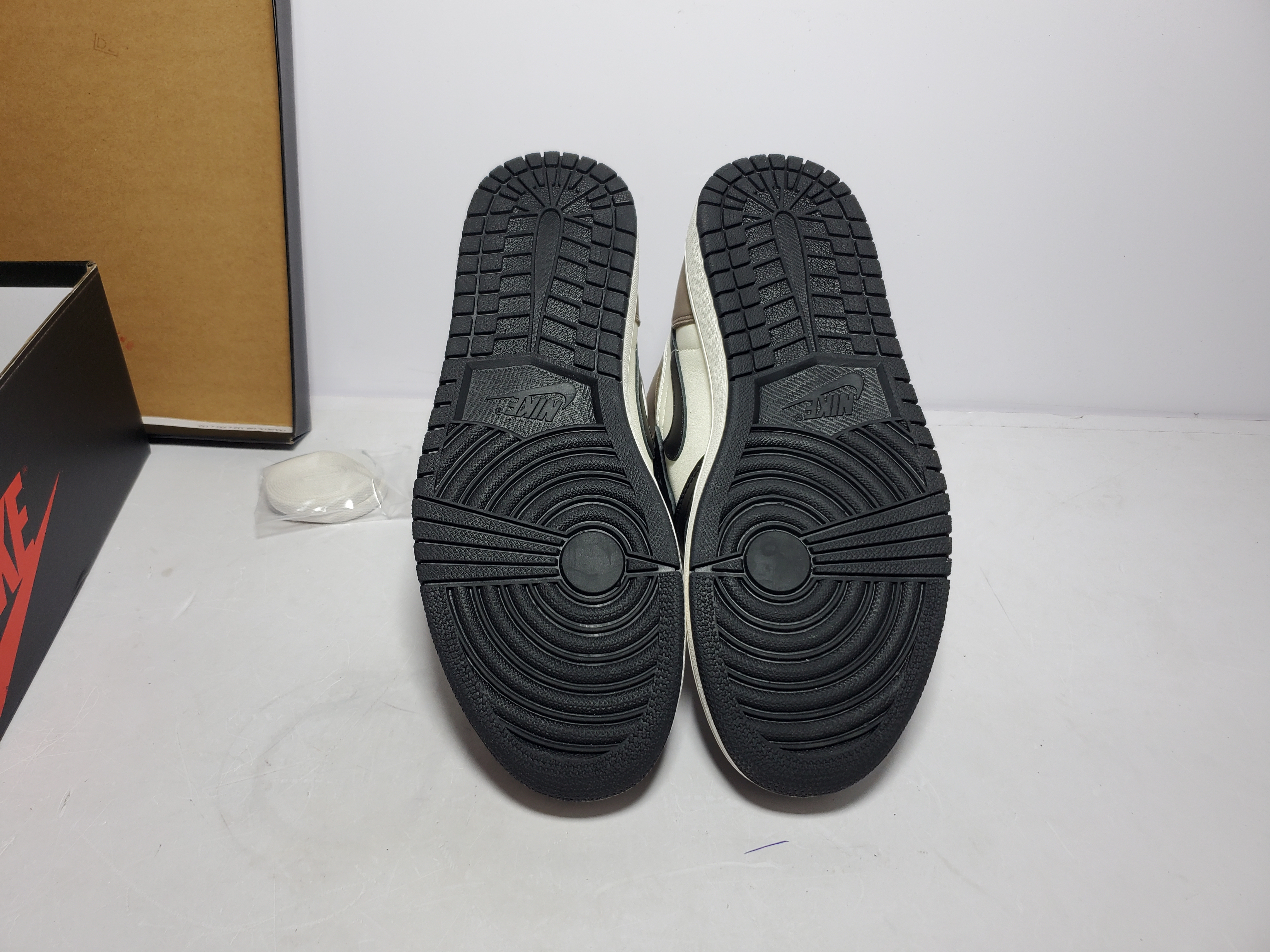 Nike Air Jordan 1 Retro High OG Dark Mocha Reps Sneaker 555088-105