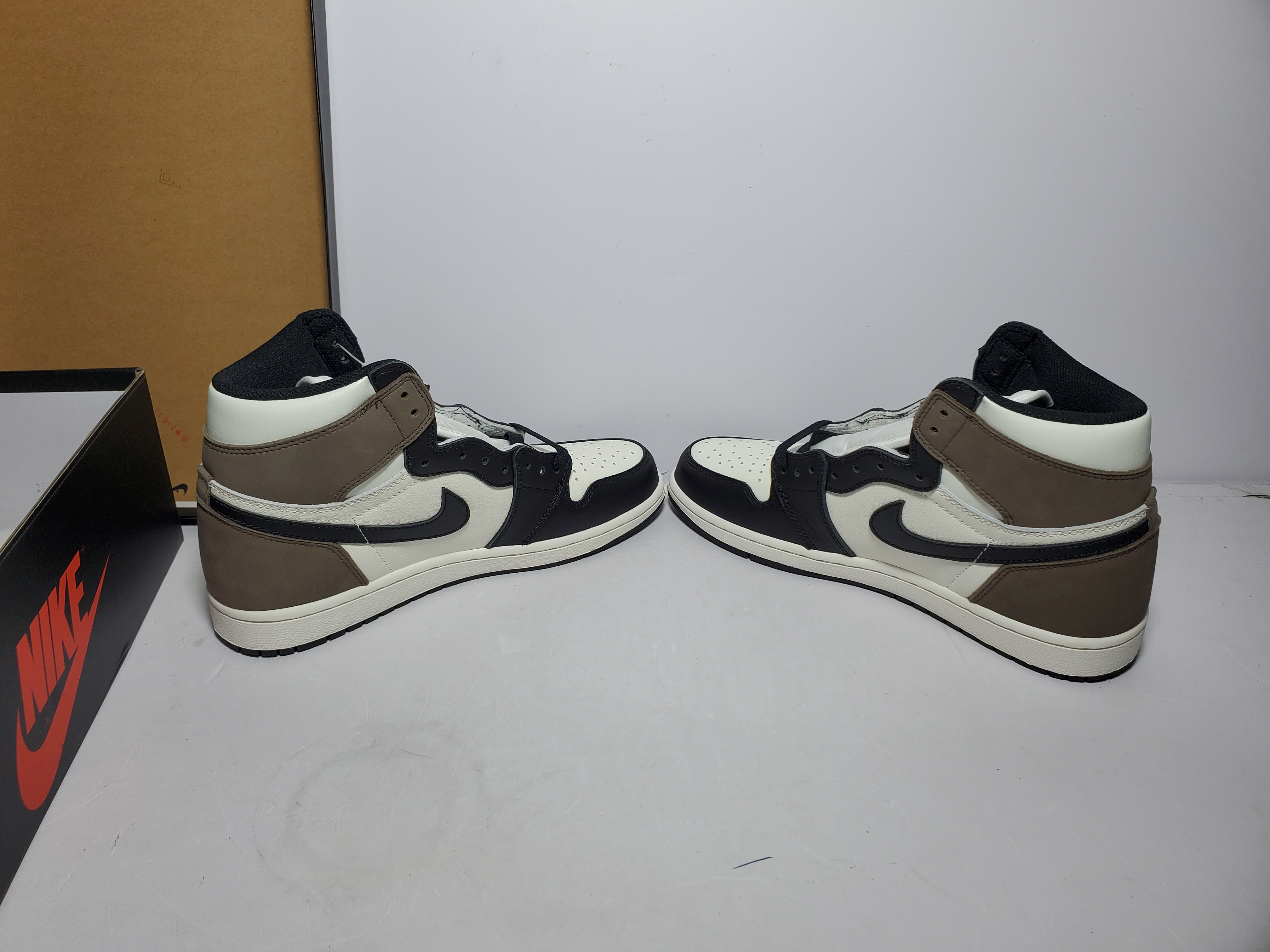 Nike Air Jordan 1 Retro High OG Dark Mocha Reps Sneaker 555088-105