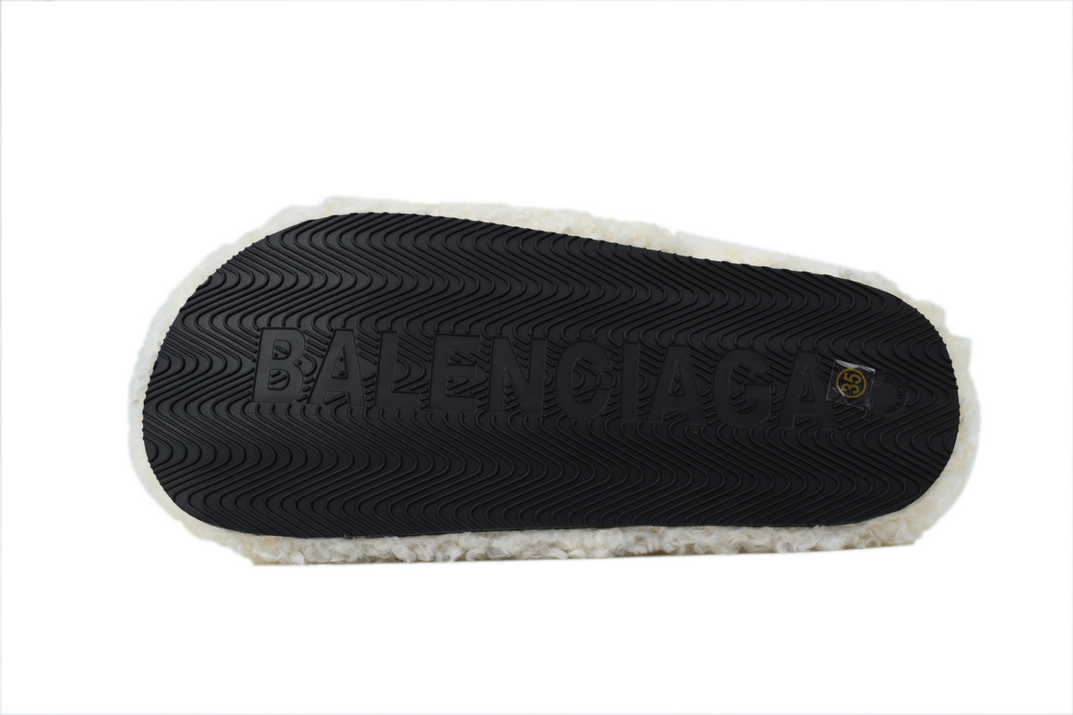 Balenciaga Coke Label Furry Slides Beige 654261 W2DO1 9796