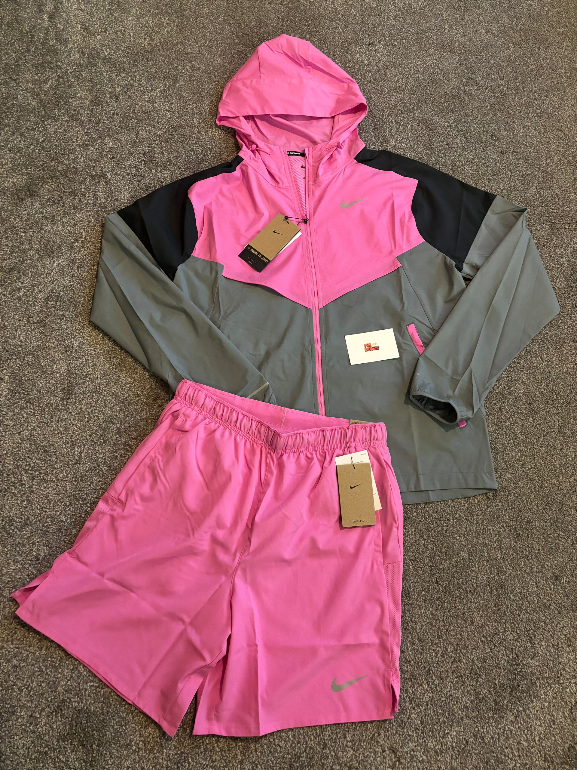 Nike Windrunner & 7” Challenger Short Set Playful Pink