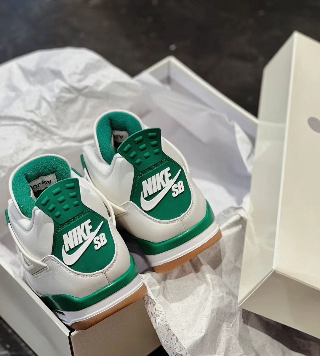 Air Jordan 4 Retro SB Pine Green Reps Sneaker DR5415-103 review Hernandez 01