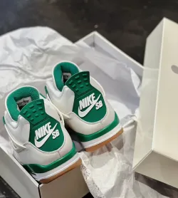 Air Jordan 4 Retro SB Pine Green Reps Sneaker DR5415-103 review Hernandez 02