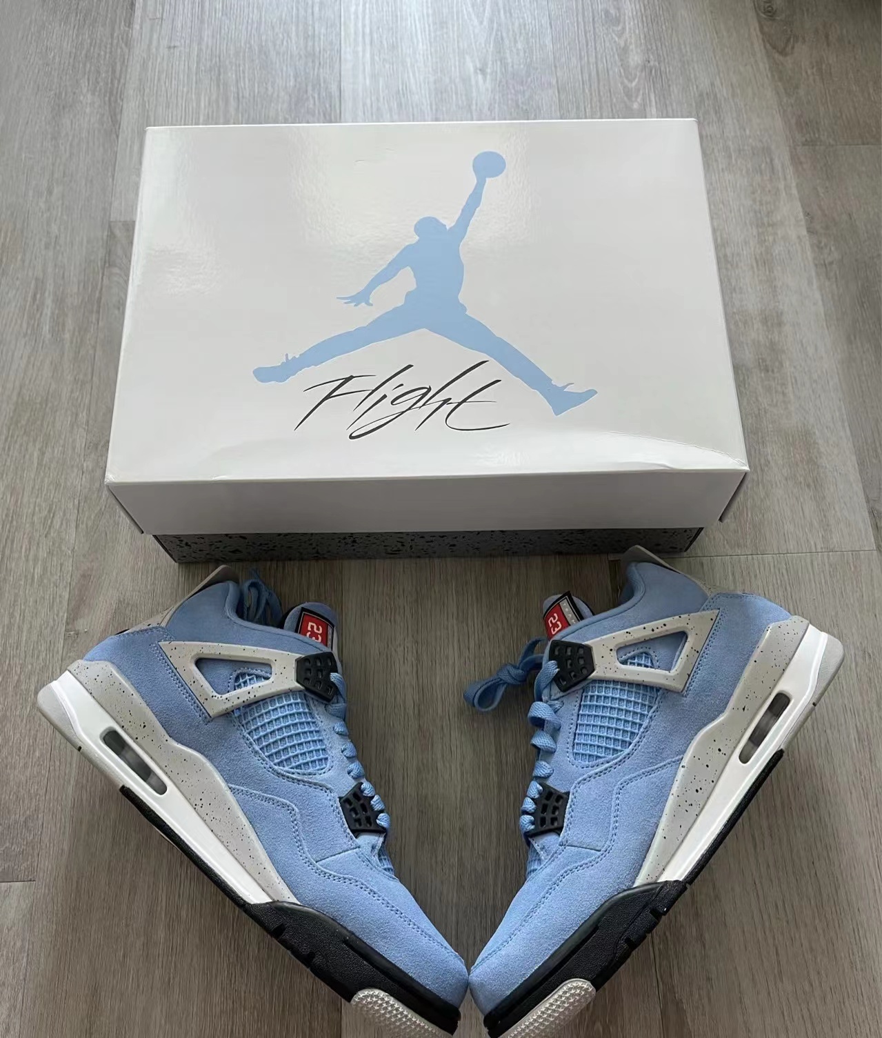 Air Jordan 4 Retro University Blue Reps Sneakers CT8527-400 review Gilbert mojic 01