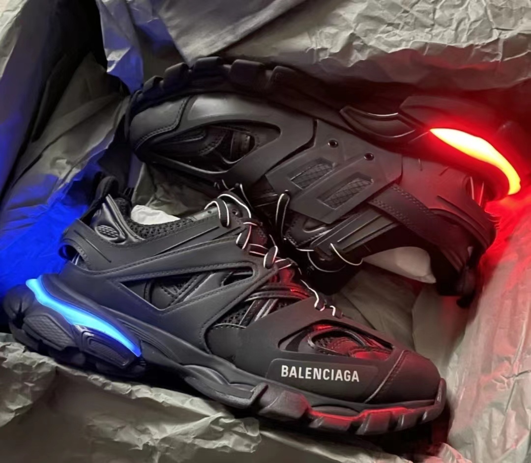 Balenciaga Track LED Black Reps Sneaker 555032 W1GB7 1000/555036W2GB11000 review Billie Vasquez 00