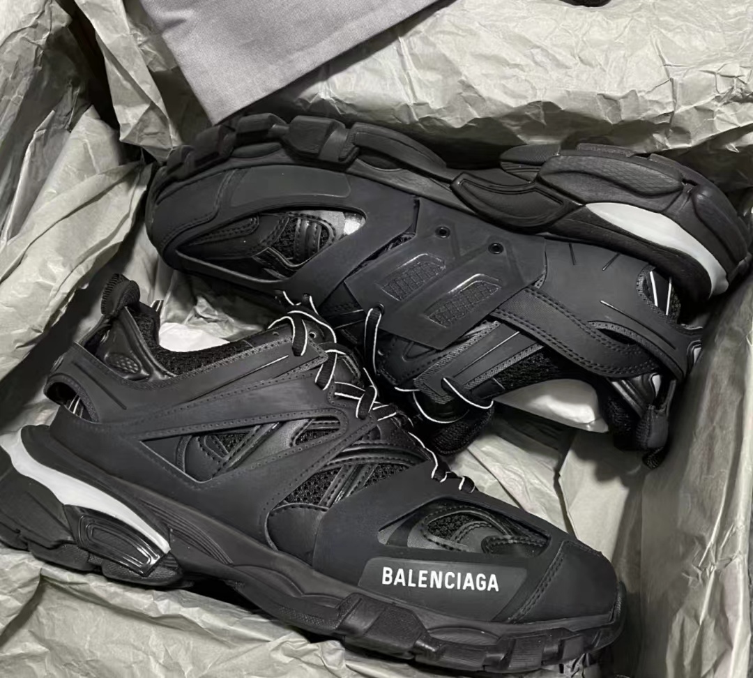Balenciaga Track LED Black Reps Sneaker 555032 W1GB7 1000/555036W2GB11000 review Billie Vasquez 01