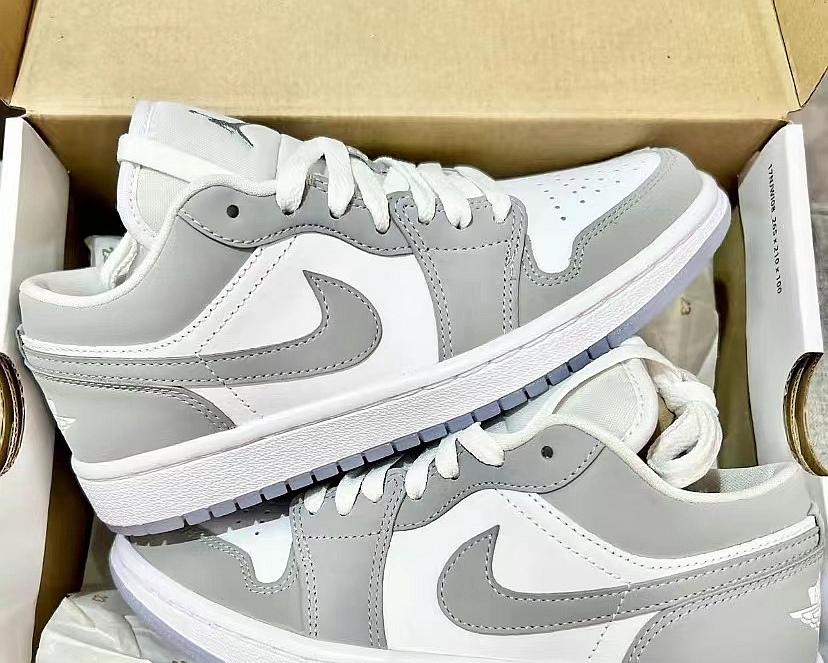 Air Jordan 1 Low White Wolf Grey Reps Sneaker DC0774-105 review Melinda Ricco
