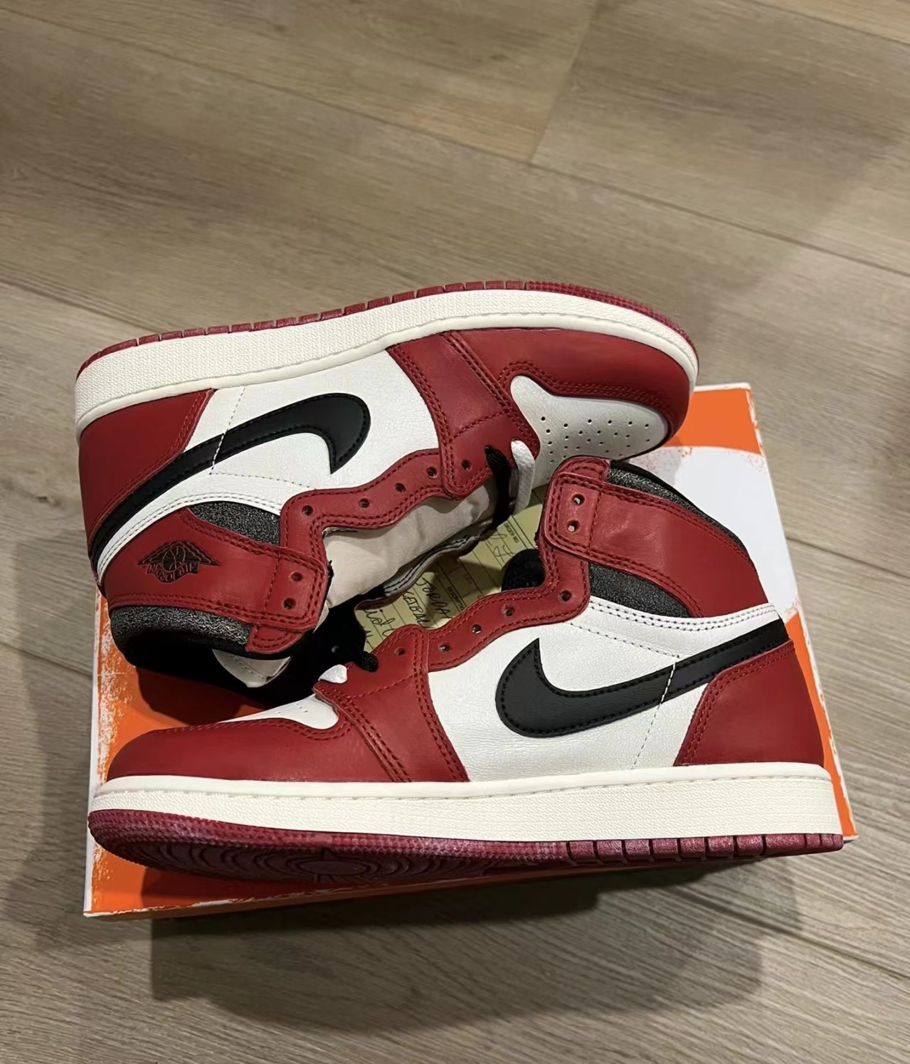 Air Jordan 1 Retro High OG Chicago Lost and Found Rers Sneaker DZ5485-612 review 0