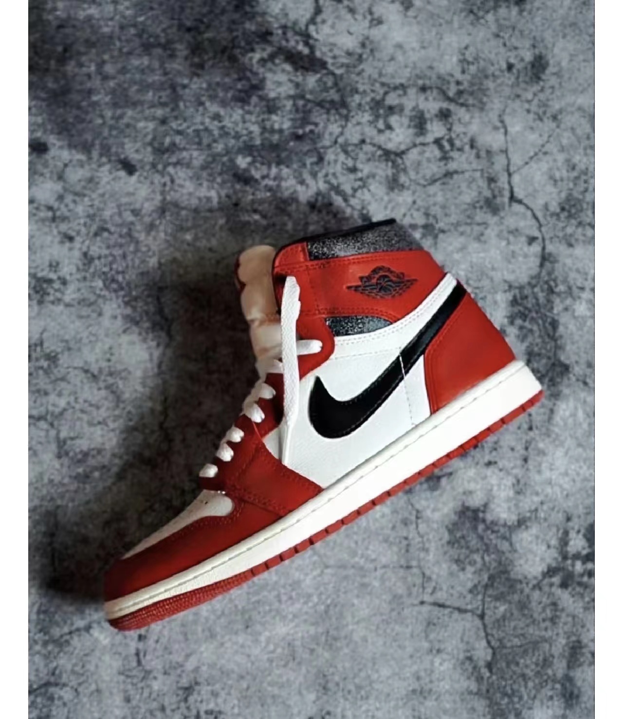 Air Jordan 1 Retro High OG Chicago Lost and Found Rers Sneaker DZ5485-612 review 1