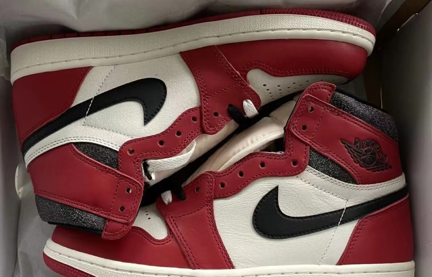 Air Jordan 1 Retro High OG Chicago Lost and Found Rers Sneaker DZ5485-612 review Erika Swen