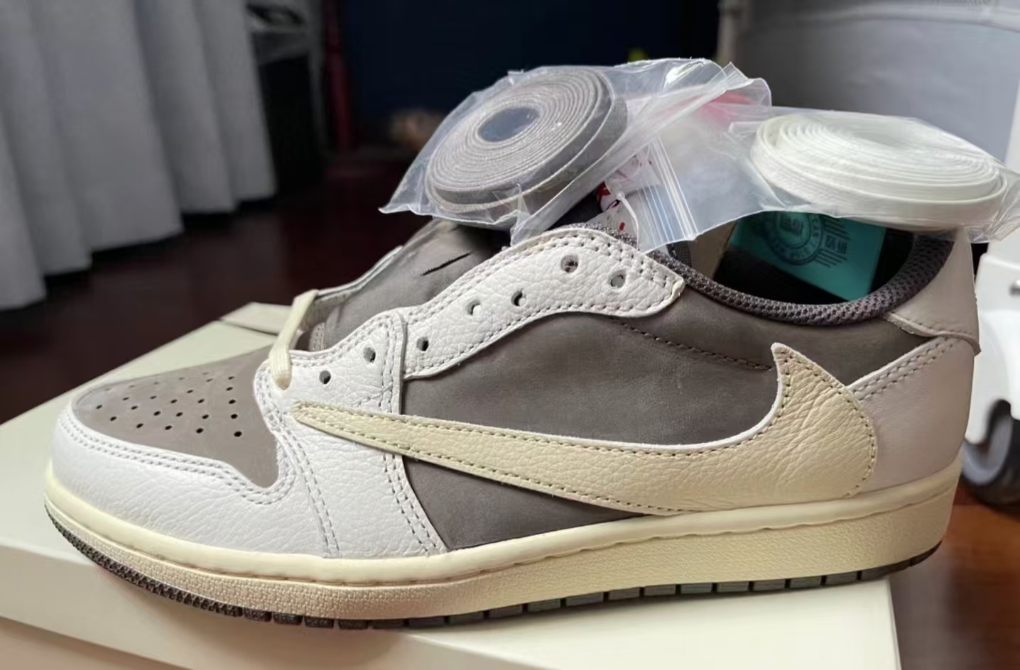 Jordan 1 Travis Scott Low Reverse Mocha Reps Sneaker DM7866-162 review Boddie
