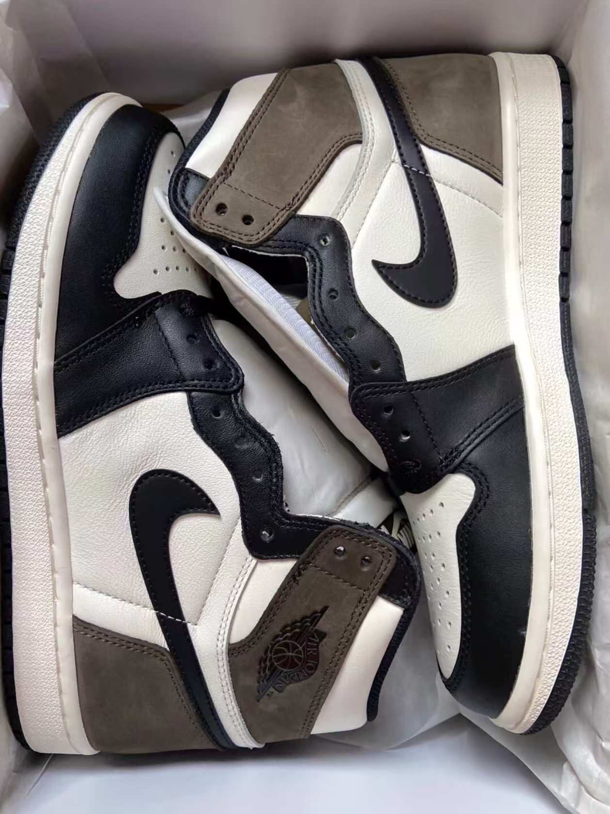 Nike Air Jordan 1 Retro High OG Dark Mocha Reps Sneaker 555088-105 review 0