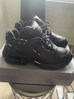 Balenciaga Under Armour Ripstop Runner Sneaker Black 813793WRUCU1000 review kqqwq 03