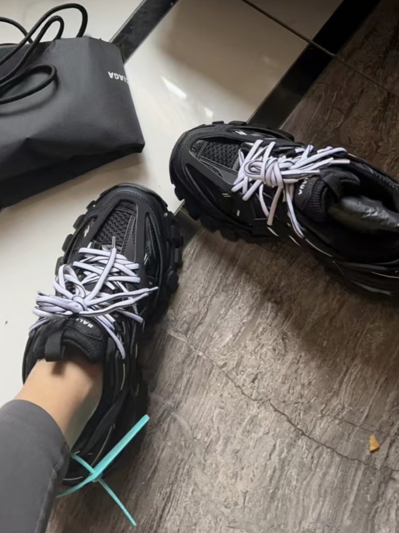 Balenciaga Track Black White 2021 542023W3AC11090 review Morgan 00
