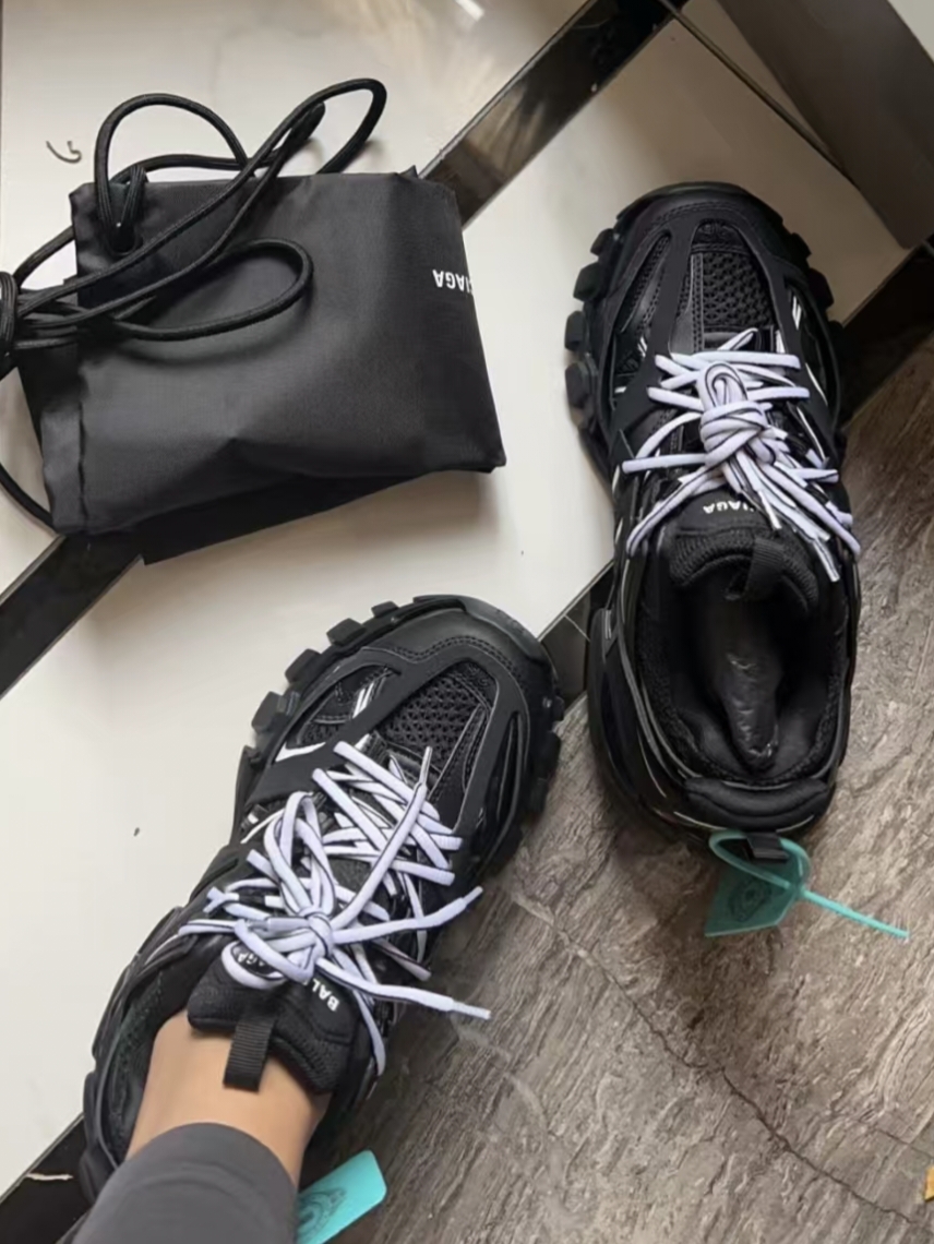 Balenciaga Track Black White 2021 542023W3AC11090 review Morgan 01