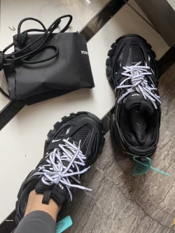 Balenciaga Track Black White 2021 542023W3AC11090 review Morgan 02