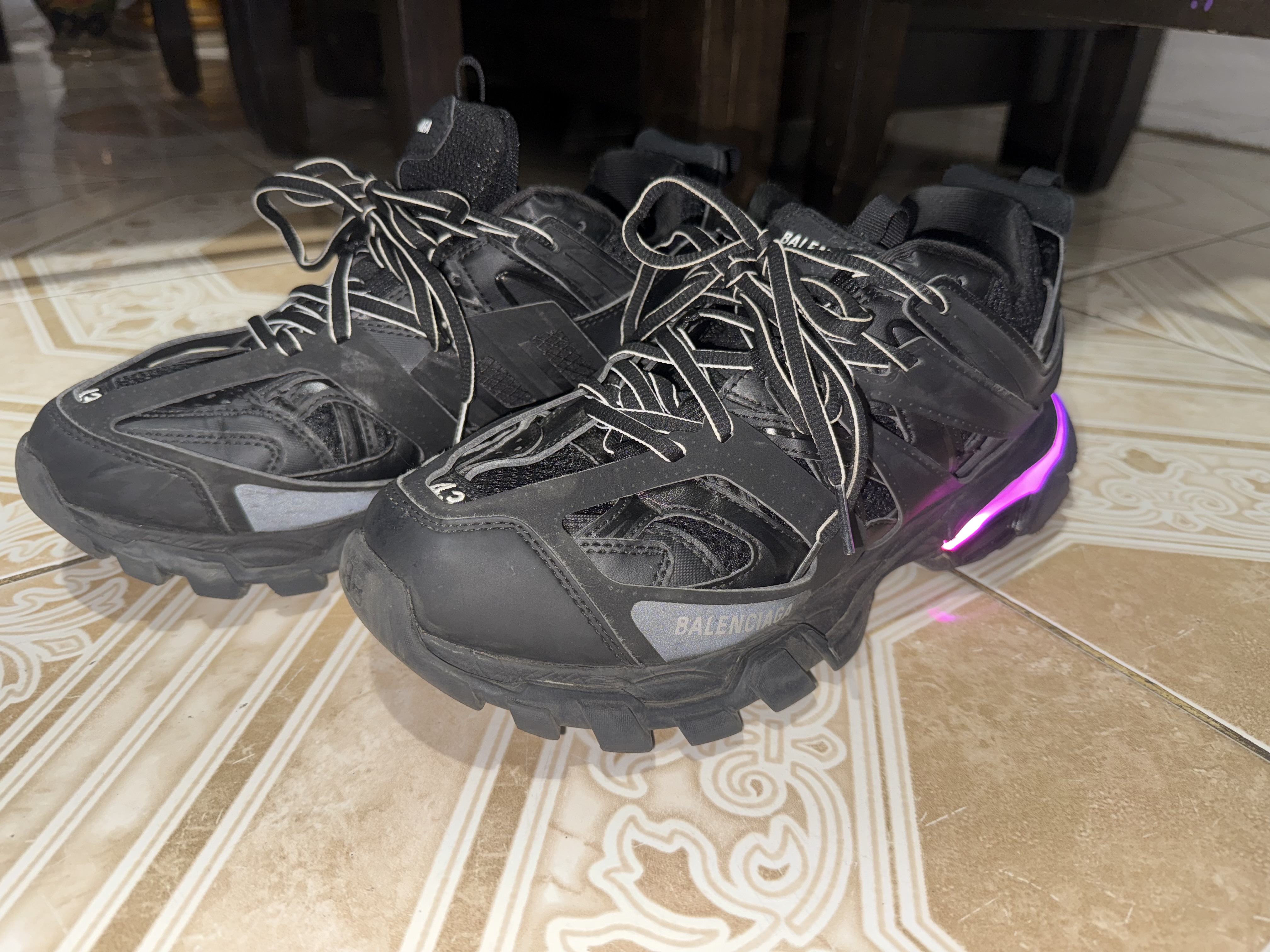 Balenciaga Track LED Black Reps Sneaker 555032 W1GB7 1000/555036W2GB11000 review Miguel N 01