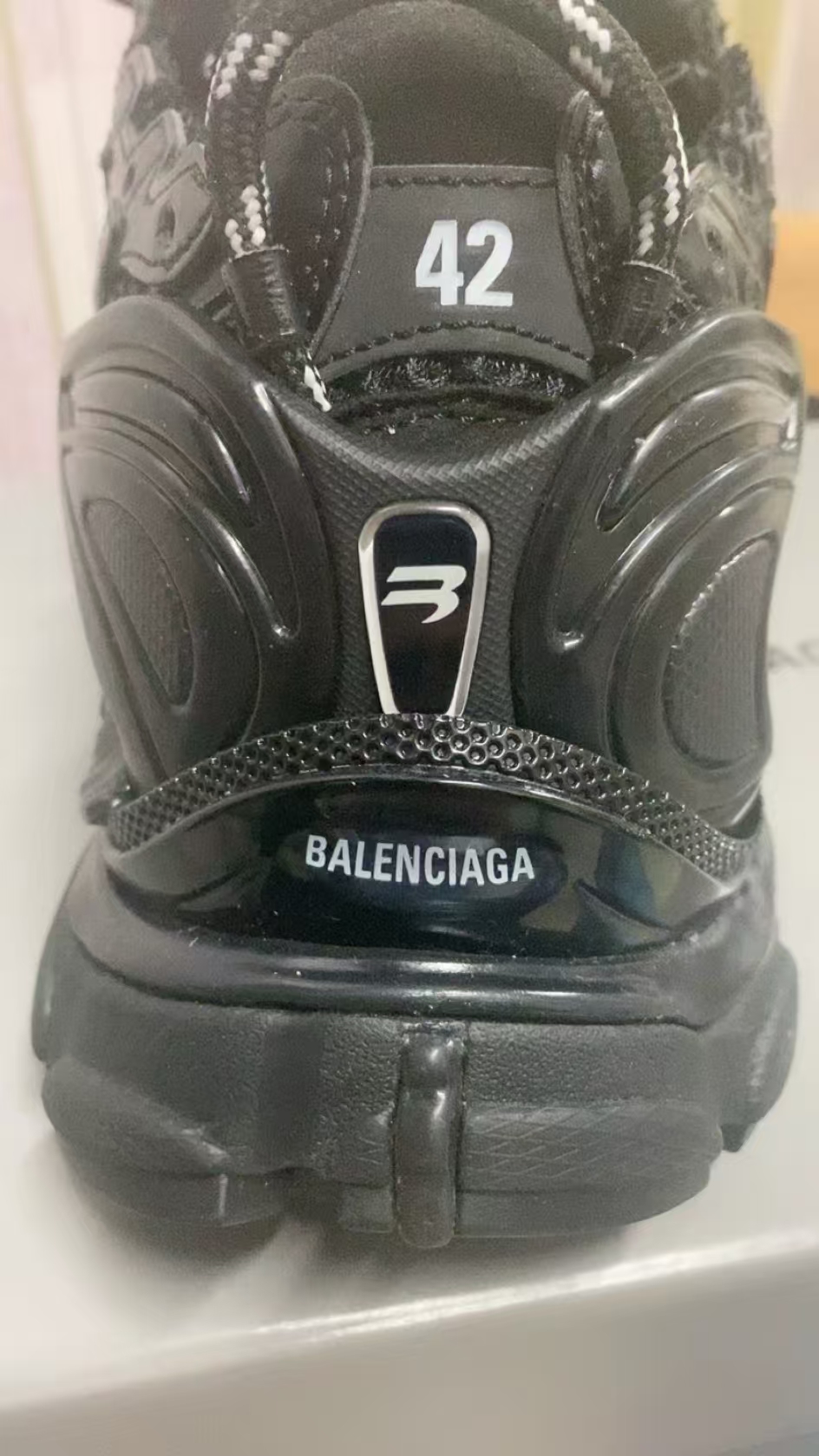 Balenciaga Runner Black Reps Sneaker 656065W3RA11000 / 677403W3RB11000 review Hilton 01
