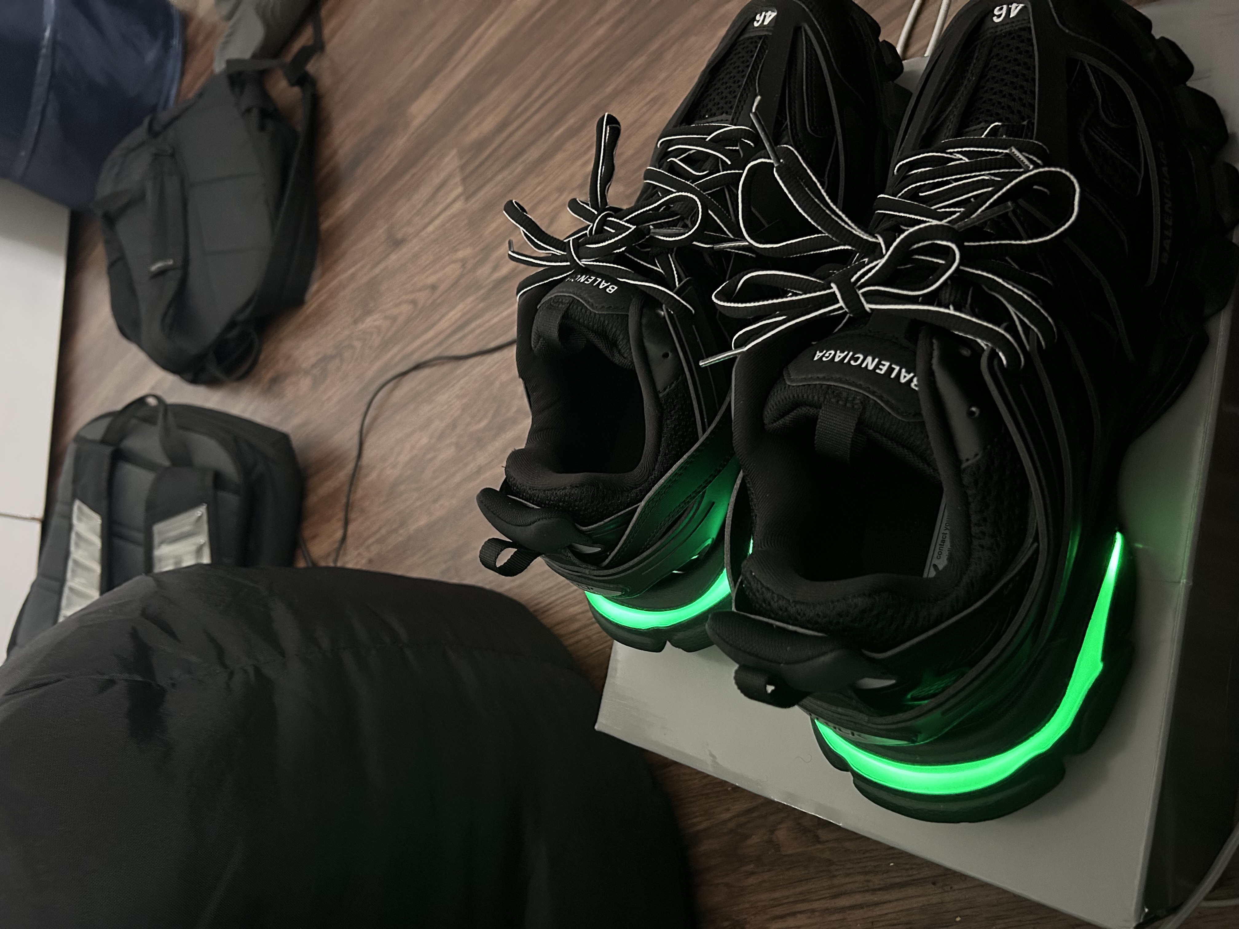 Balenciaga Track LED Black Reps Sneaker 555032 W1GB7 1000/555036W2GB11000 review Ethan 01