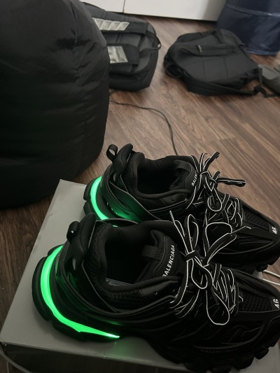 Balenciaga Track LED Black Reps Sneaker 555032 W1GB7 1000/555036W2GB11000 review Ethan 01