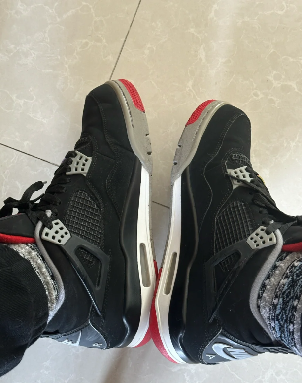 Air Jordan 4 Bred Reps Sneaker 308497-060 review Damian Miranda