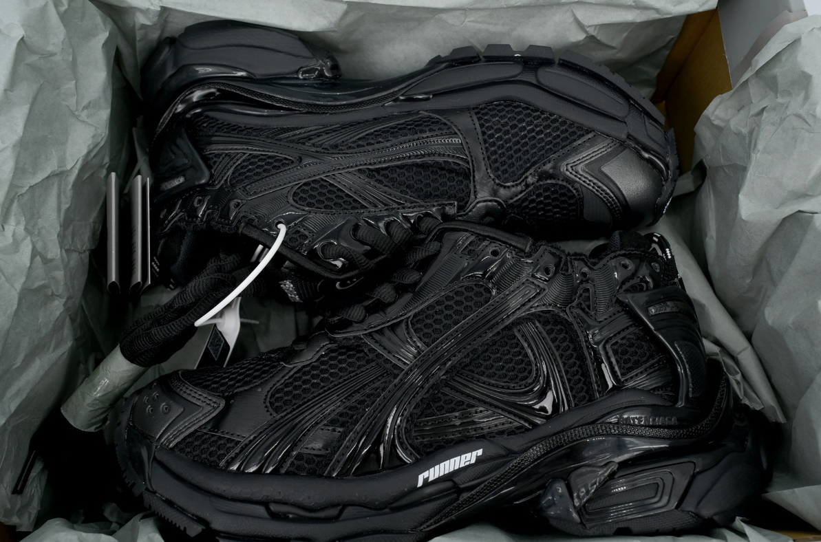 Balenciaga Runner Black Reps Sneaker 656065W3RA11000 / 677403W3RB11000 review Nazir Sanford