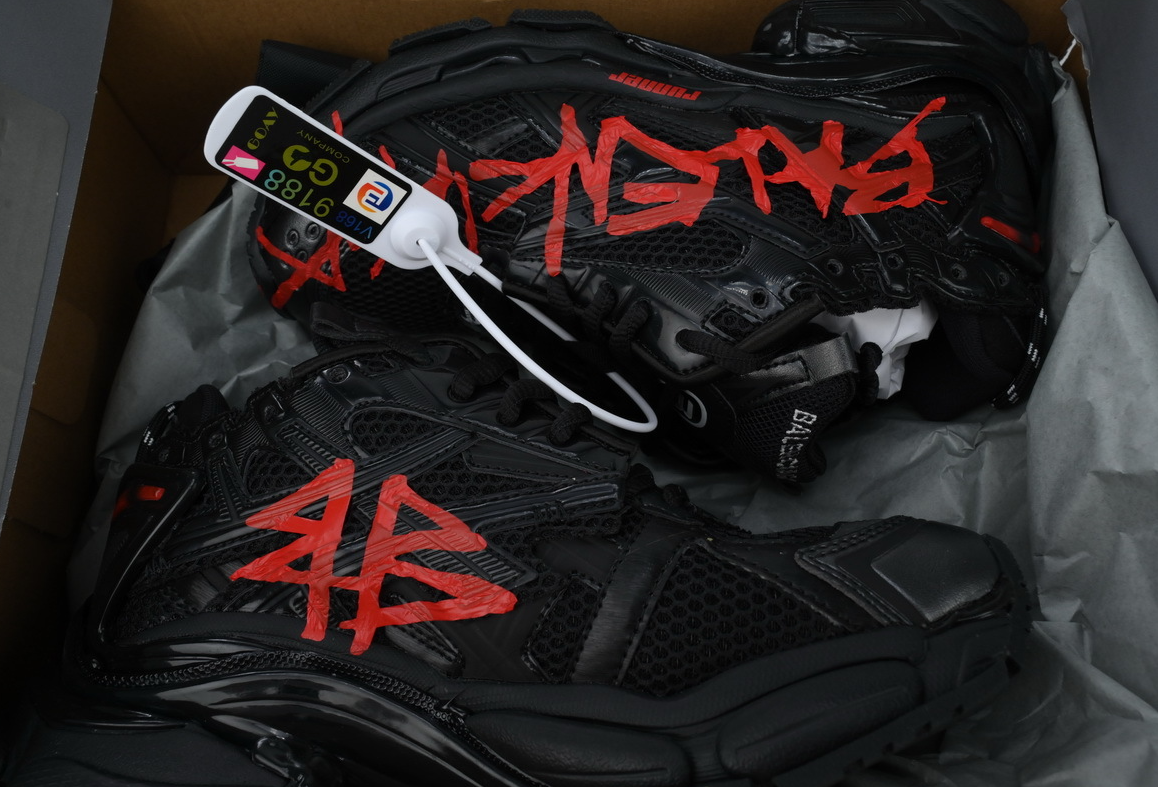 Balenciaga Runner Graffiti Black Red 677403W3RBQ1060 review Gabriel Acosta