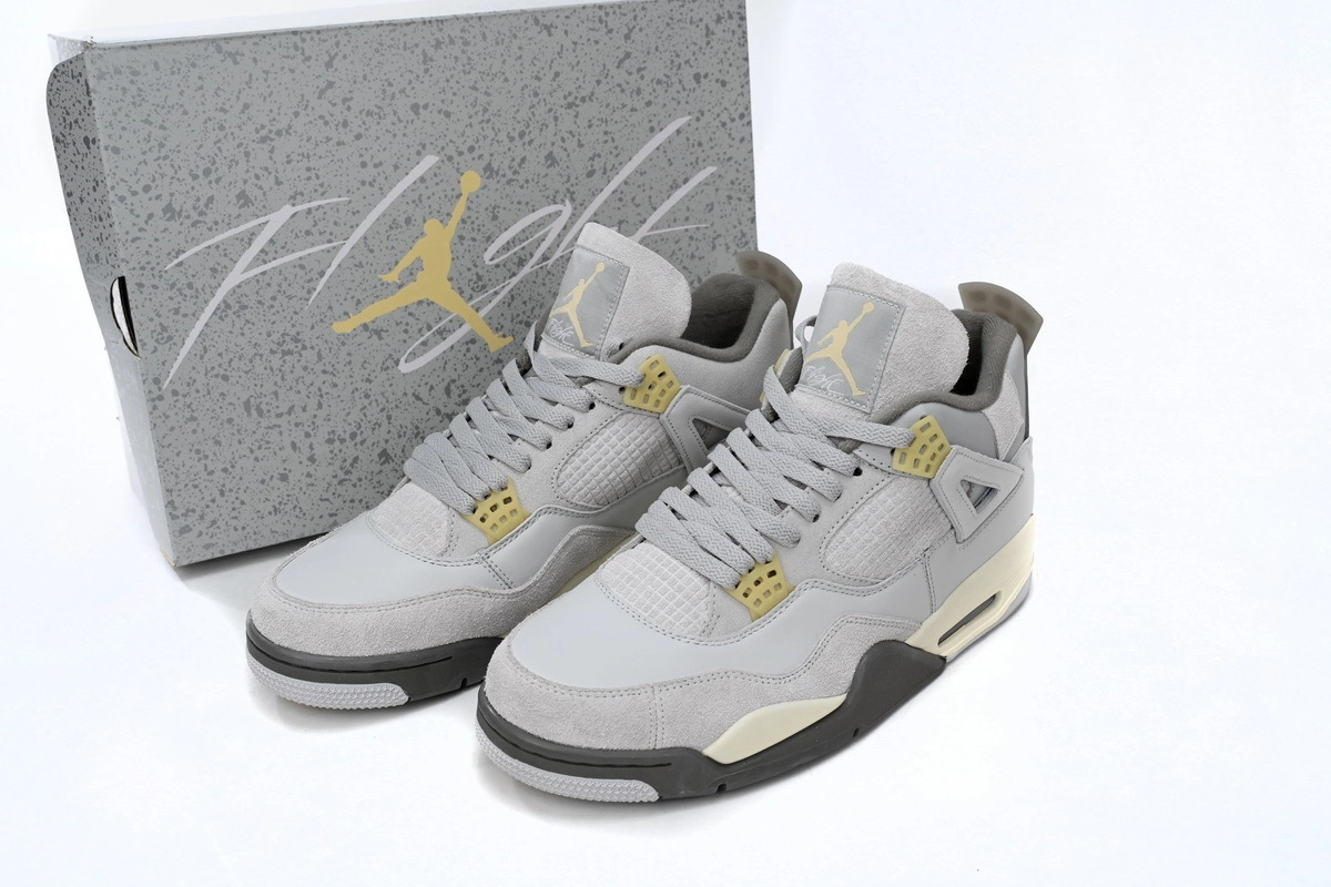 Air Jordan 4 Retro SE Craft Photon Dust