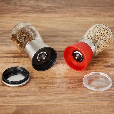 Convenient manual black sesame grinder for grinding pepper 01